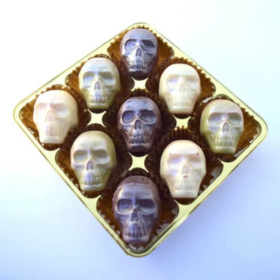 Cryptique Confections: Skulls Grimoire - Valkosuklaakallorasia